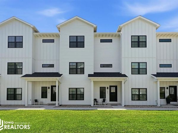 160 S 15Th Street, Clear Lake, IA 50428