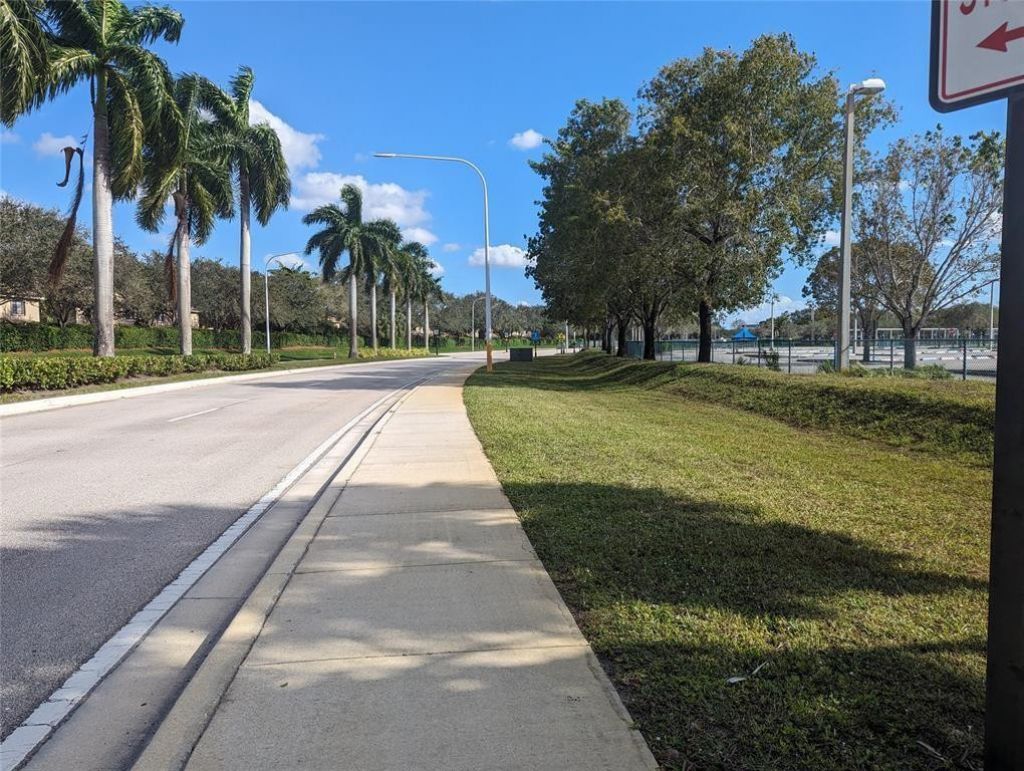 4102 Forest Drive, Weston, FL 33332 Photo