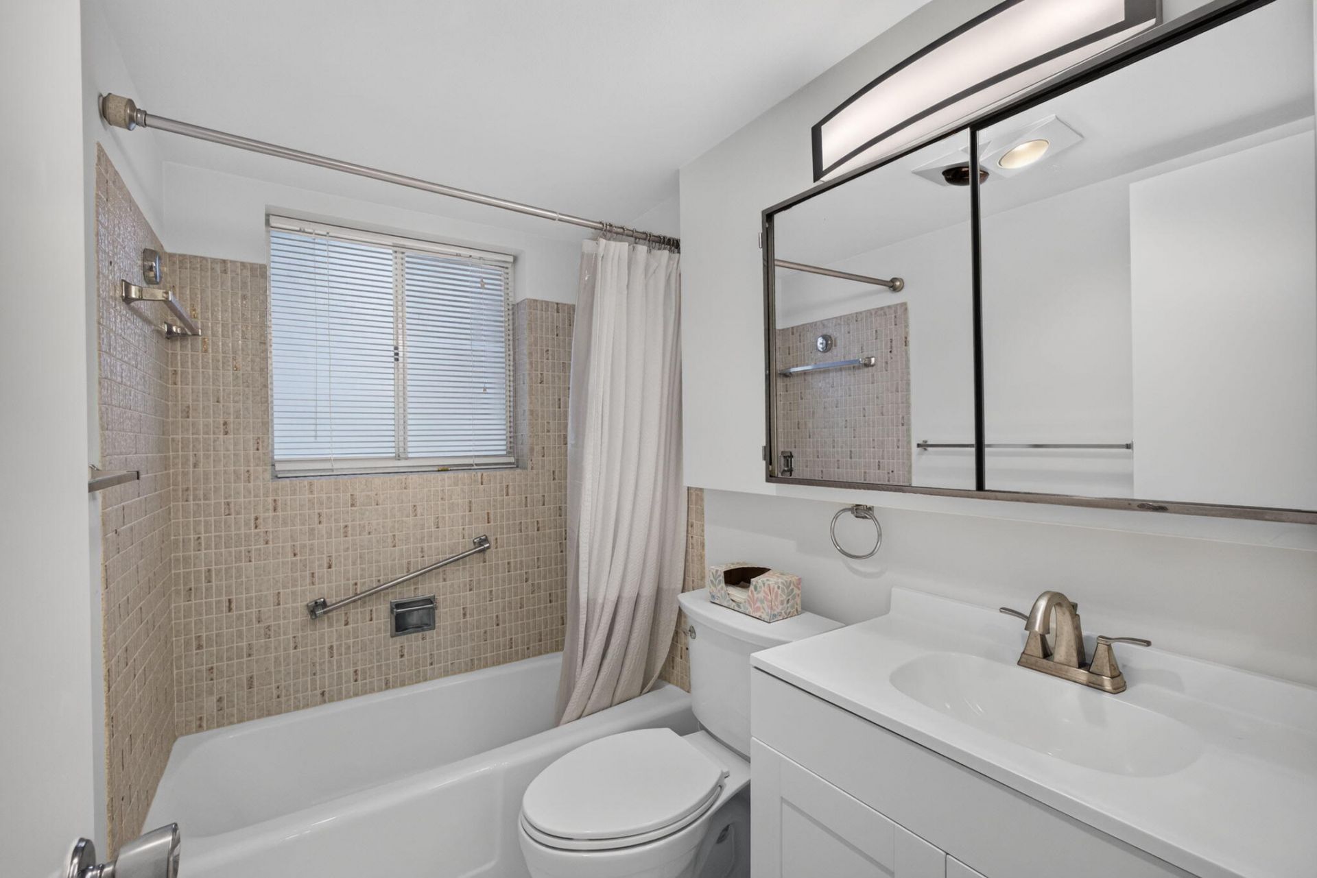 3280 Lake Osborne Drive, Unit #105, Lake Worth Beach, FL 33461 Photo