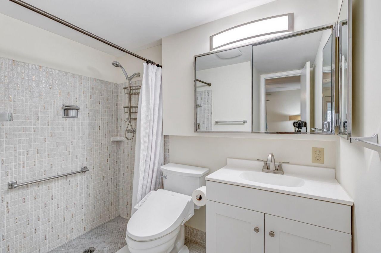 3280 Lake Osborne Drive, Unit #105, Lake Worth Beach, FL 33461 Photo