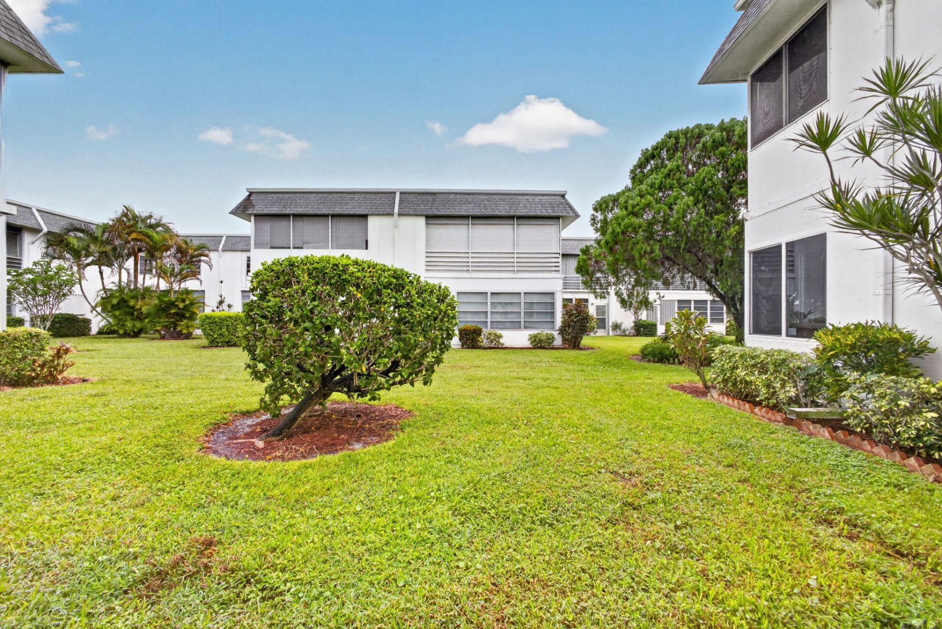 3280 Lake Osborne Drive, Unit #105, Lake Worth Beach, FL 33461 Photo