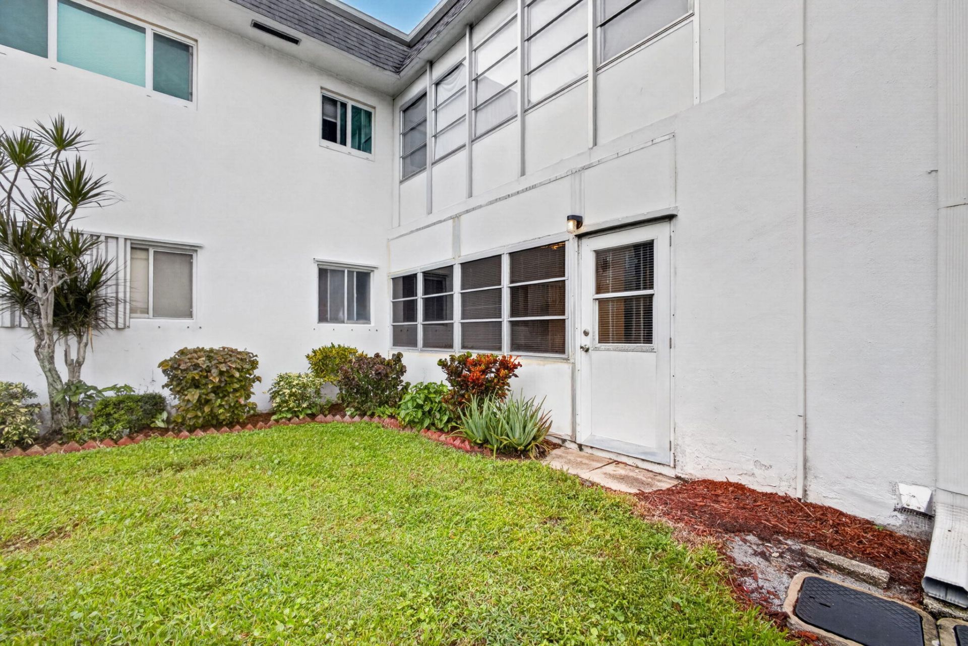 3280 Lake Osborne Drive, Unit #105, Lake Worth Beach, FL 33461 Photo
