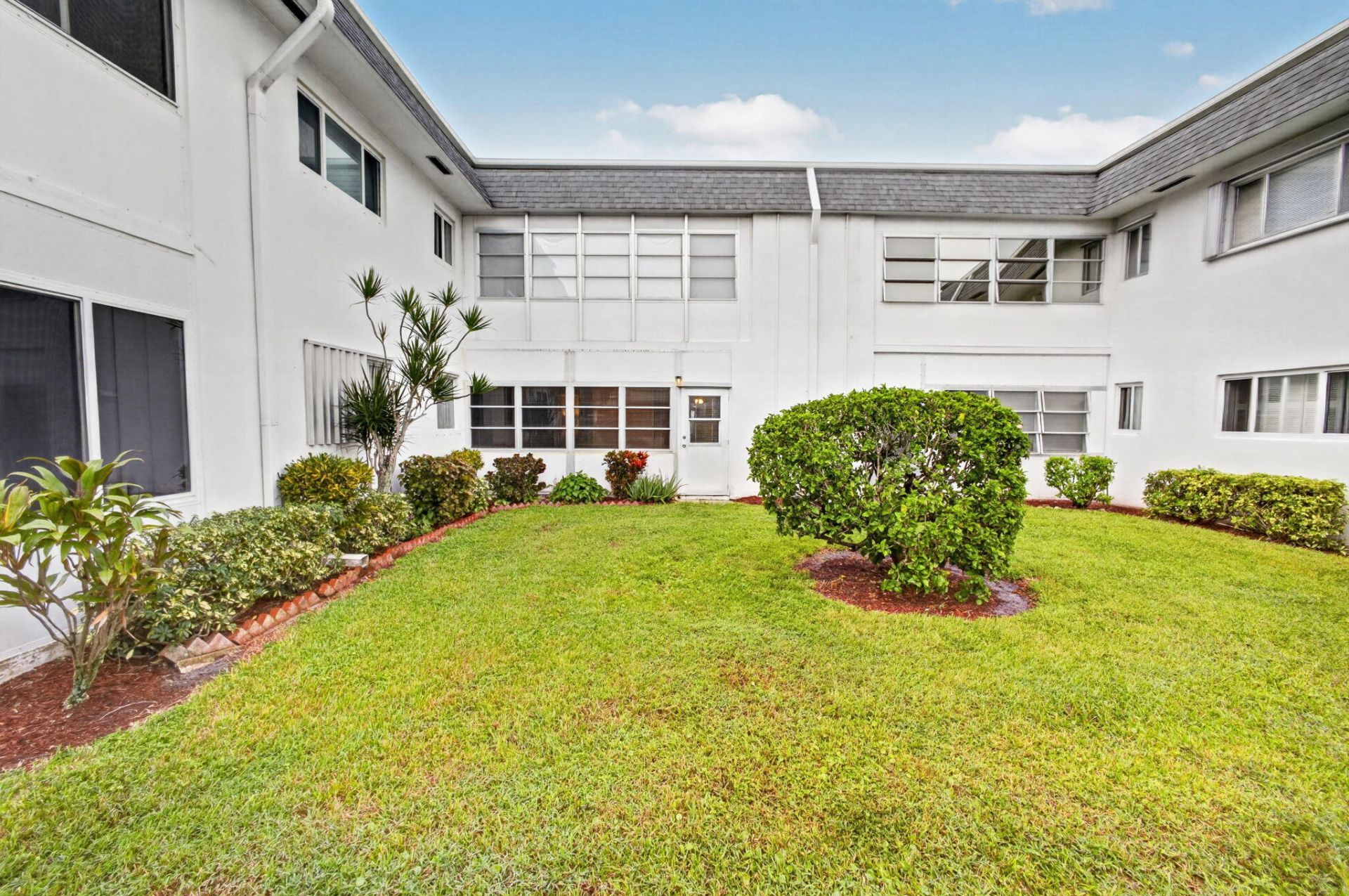 3280 Lake Osborne Drive, Unit #105, Lake Worth Beach, FL 33461 Photo