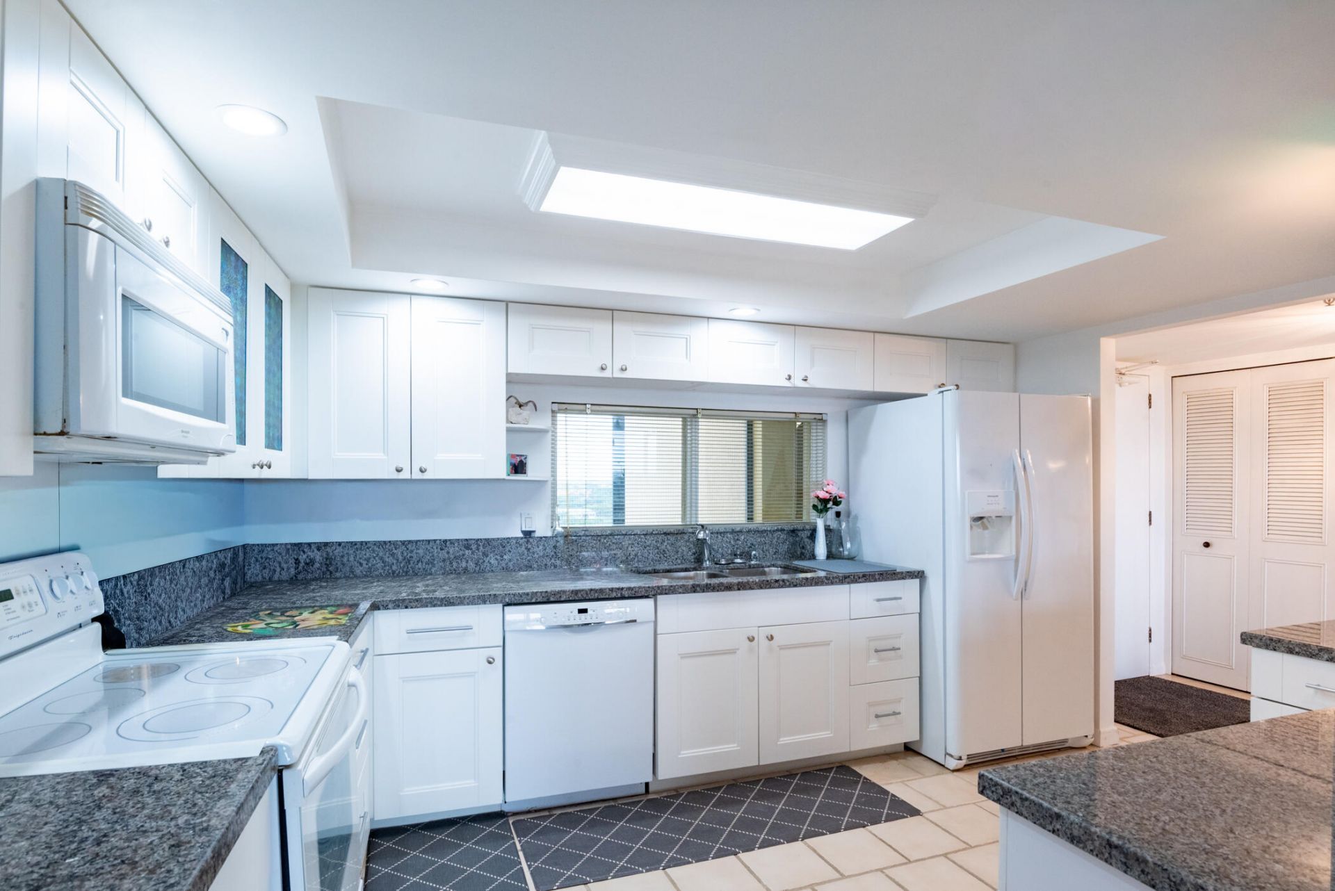 2480 Presidential Way, Unit 1103, West Palm Beach, FL 33401 Photo