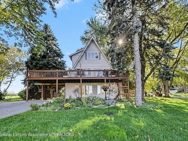 1035 E Geneva Drive, DeWitt, MI 48820
