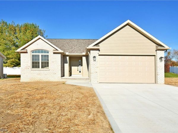 2867 Pebble Creek Court , Cortland, OH 44410