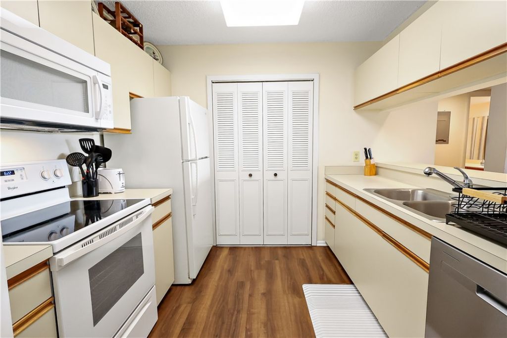 31 Plantation Drive, Unit 204, Vero Beach, FL 32966 Photo