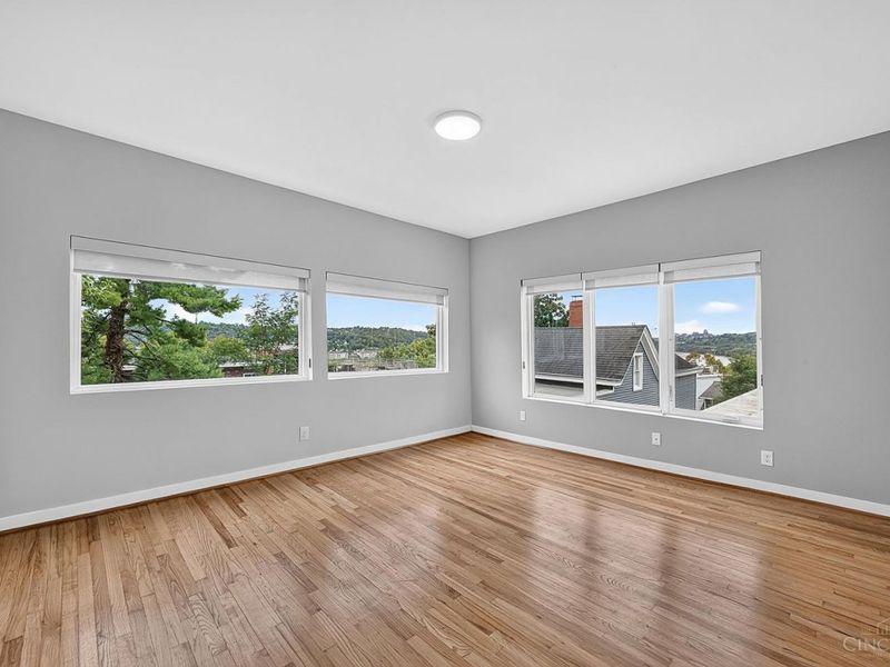 418 Torrence Court, Cincinnati, OH 45202 Photo 2