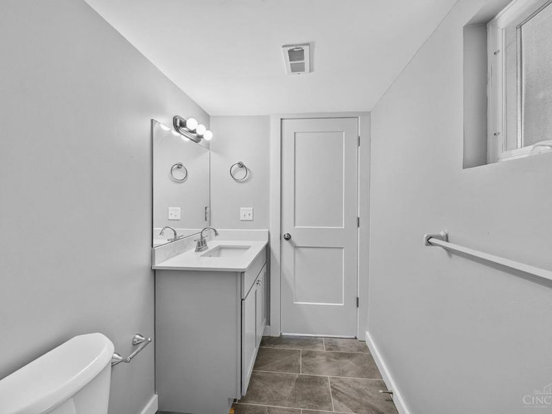 418 Torrence Court, Cincinnati, OH 45202 Photo 9