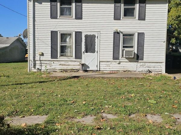 215 S MADISON ST, Grandview, IA 52752