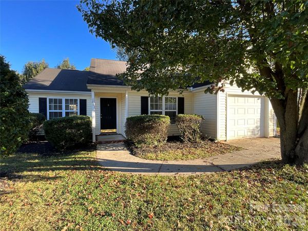 135 Braeburn Drive , Winston Salem, NC 27127