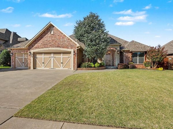 2237 Waterford Lane, Yukon, OK 73099