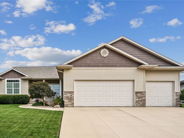 108 Sunflower Drive, Fairfax, IA 52228