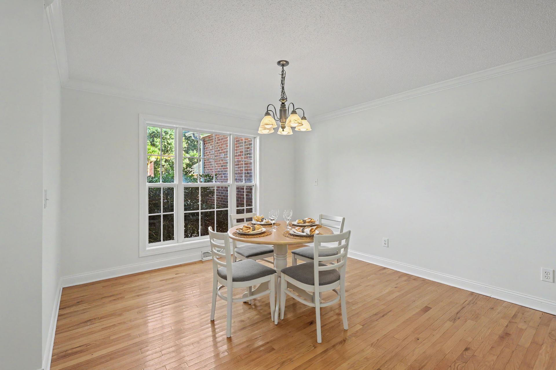 130 Welchman Avenue Photo 4