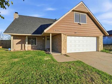 2904 NE Bellevue Cir, Lawton, OK 73507