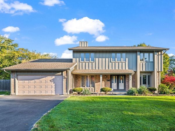 330 Ventura Club Drive , Roselle, IL 60172