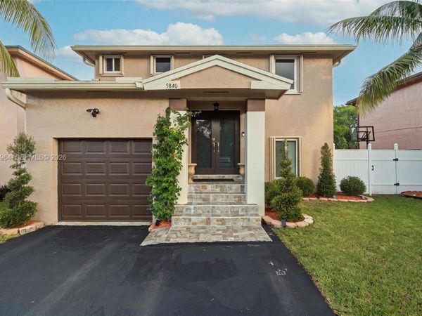 5840 Woodland Point Dr, Tamarac, FL 33319