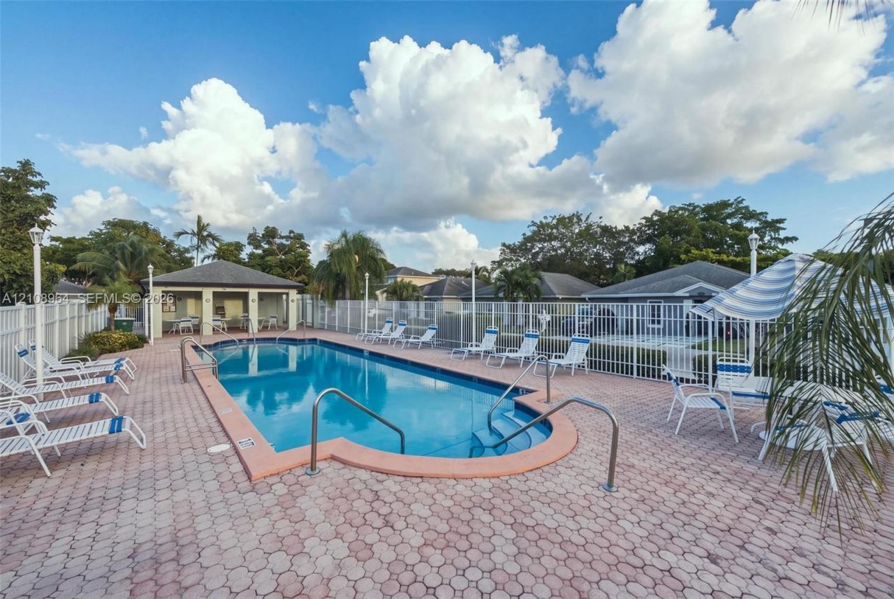 5840 Woodland Point Dr, Tamarac, FL 33319 Photo