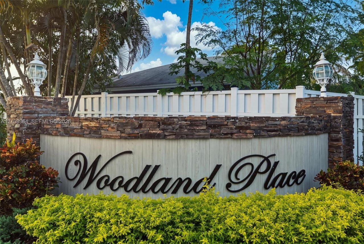 5840 Woodland Point Dr, Tamarac, FL 33319 Photo