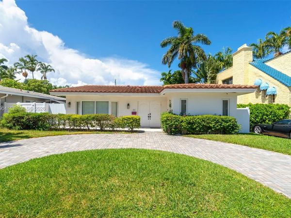821 Harrison St , Hollywood, FL 33019