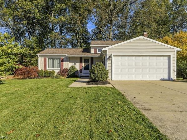 26956 Oxford Park Lane , Olmsted Twp, OH 44138
