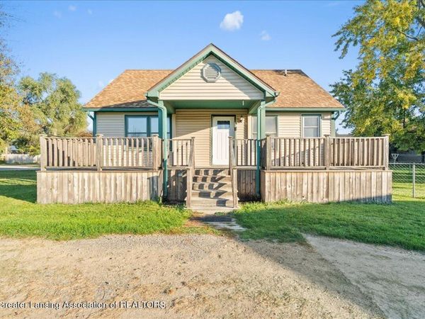 1204 N Clinton Avenue, St. Johns, MI 48879