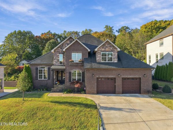 10015 Castleglen Lane, Knoxville, TN 37922