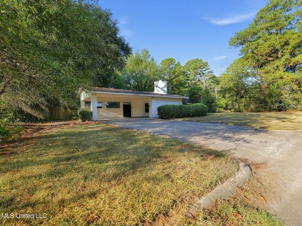 305 Sun Drive, Jackson, MS 39211