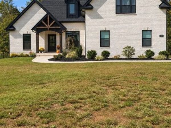 422 Young Ln, Pleasant View, TN 37146