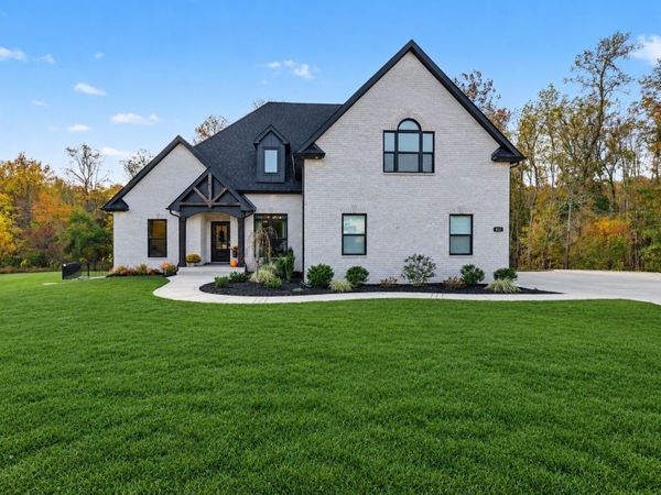 422 Young Ln, Pleasant View, TN 37146