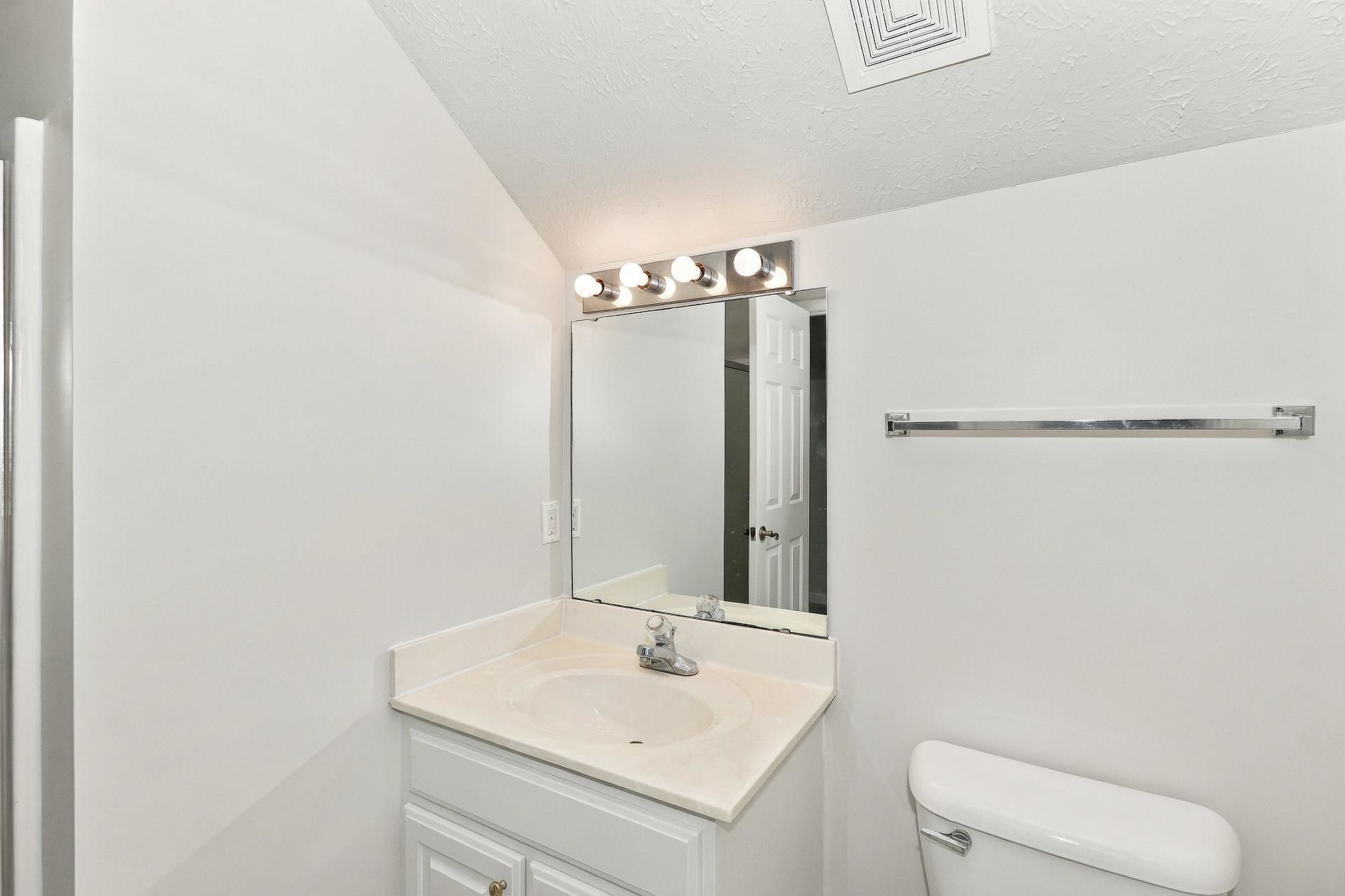 1618 Heathmuir Dr.  Photo 20