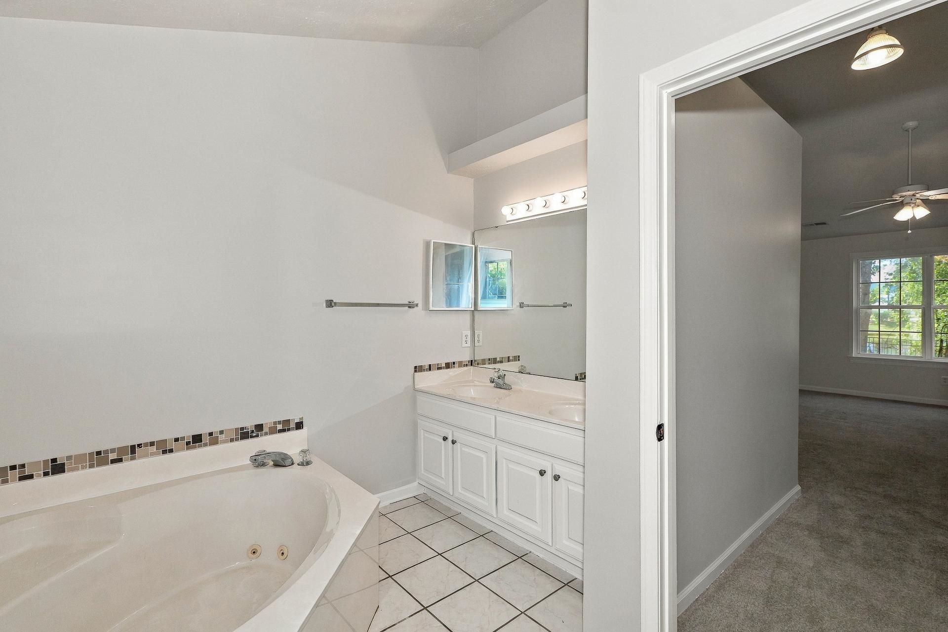 1618 Heathmuir Dr.  Photo 8