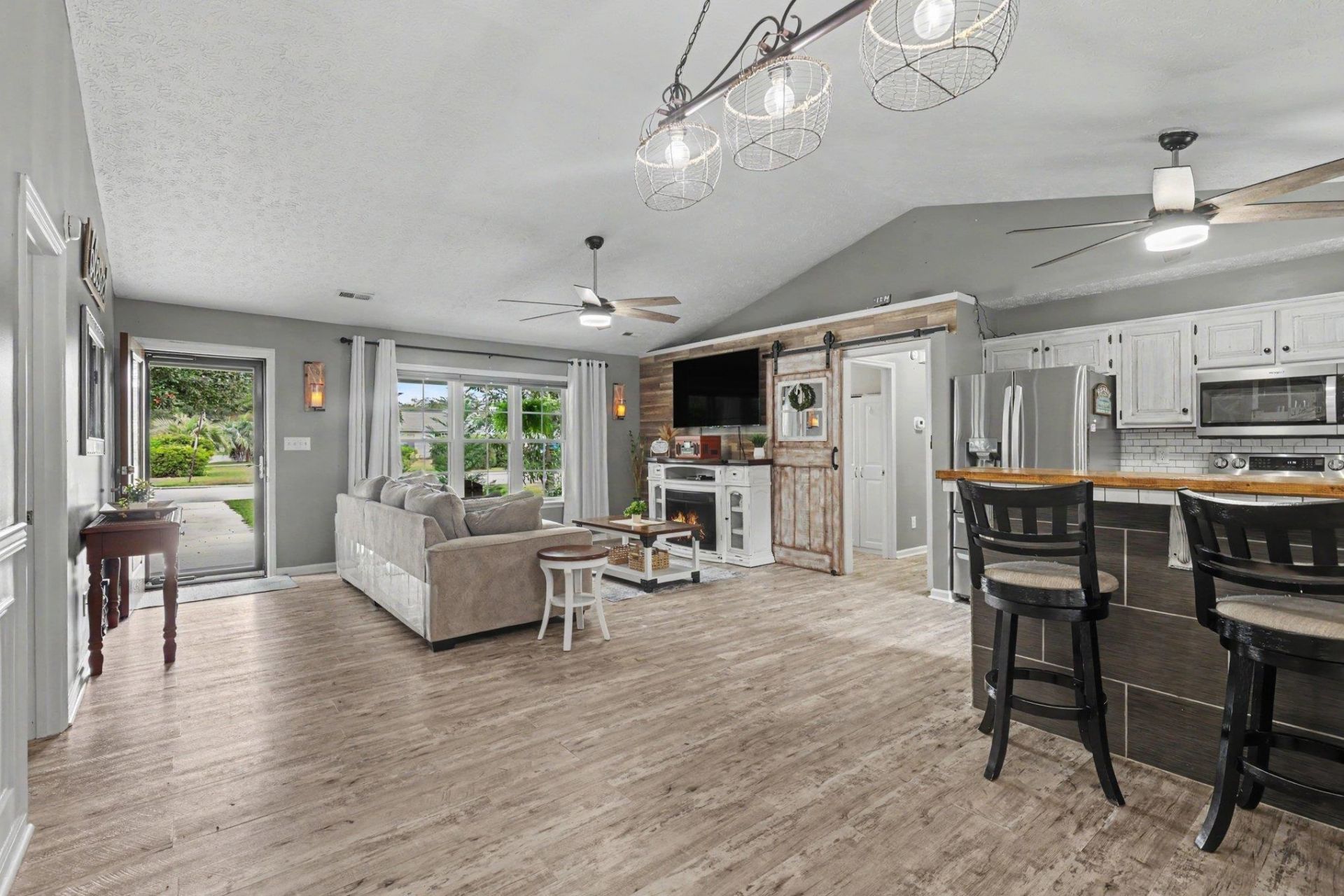 1083 Courtyard Dr.  Photo 10