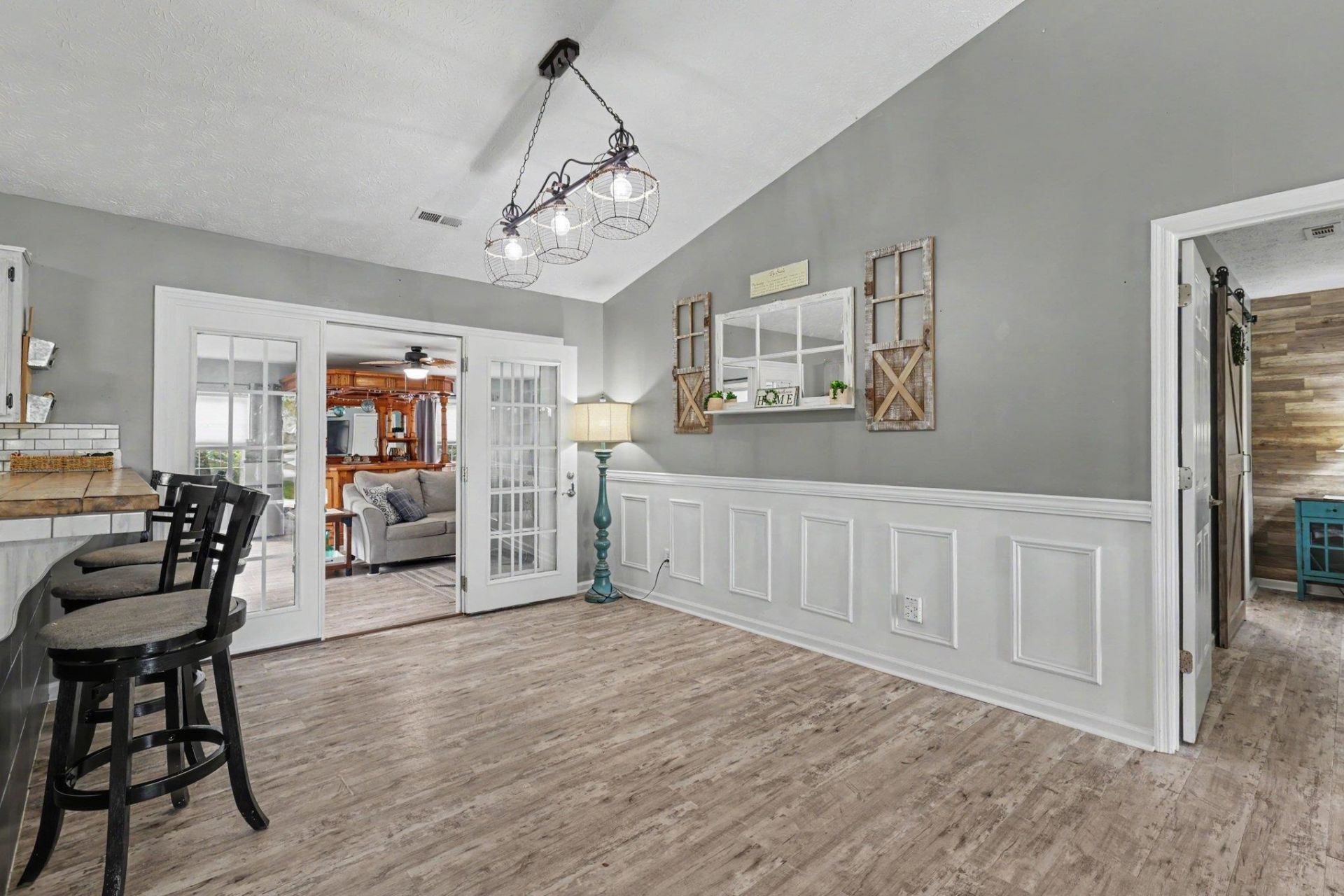 1083 Courtyard Dr.  Photo 11