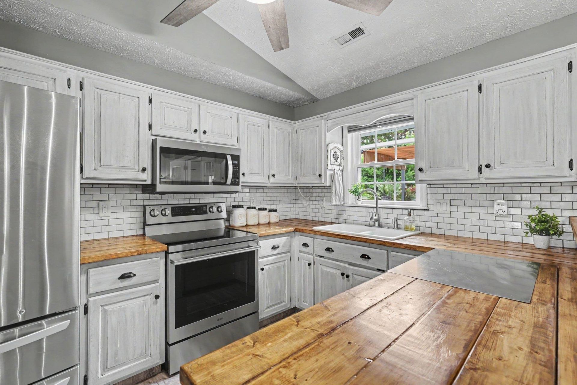 1083 Courtyard Dr.  Photo 13