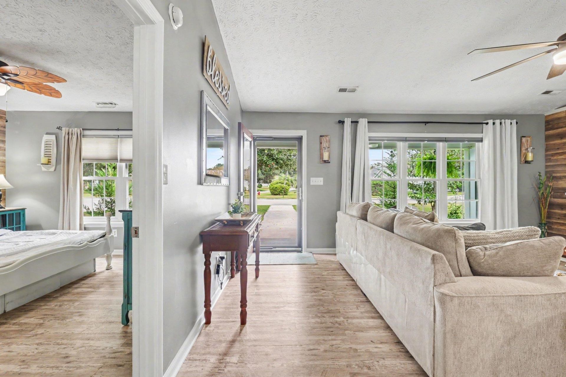 1083 Courtyard Dr.  Photo 4