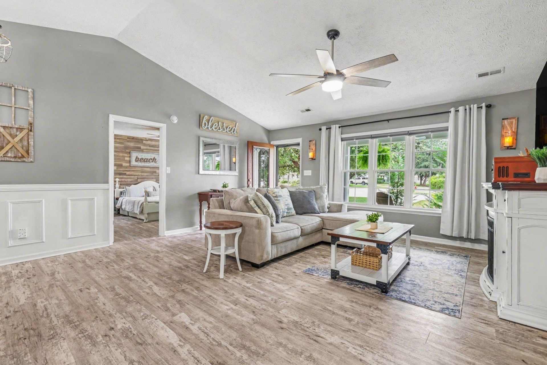1083 Courtyard Dr.  Photo 8