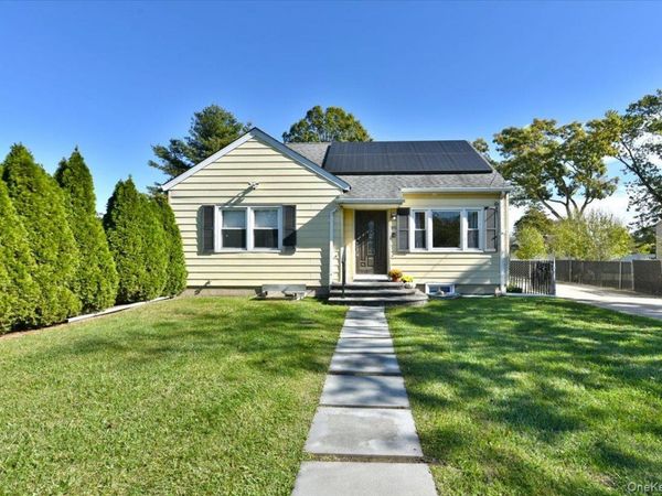 95 Wright Avenue , Deer Park, NY 11729