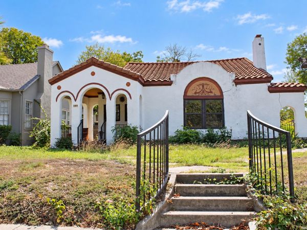 1944 W Summit, San Antonio, TX 78201