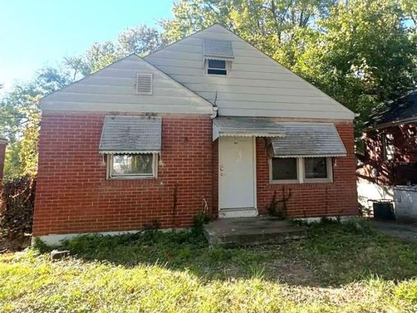 9823 Green Valley Drive, St Louis, MO 63136