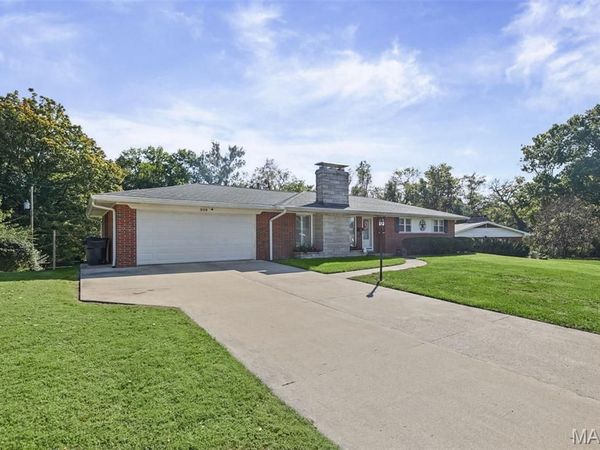 208 Brentmoor Drive, Belleville, IL 62223