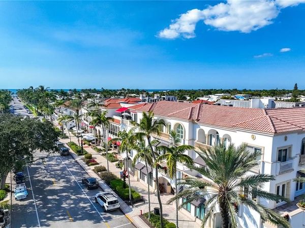 365 5th AVE S, Unit 305, NAPLES, FL 34102