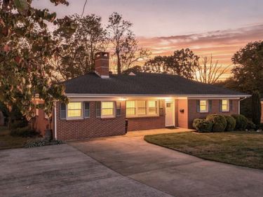 609 Hayes Dr, Lynchburg, VA 24502