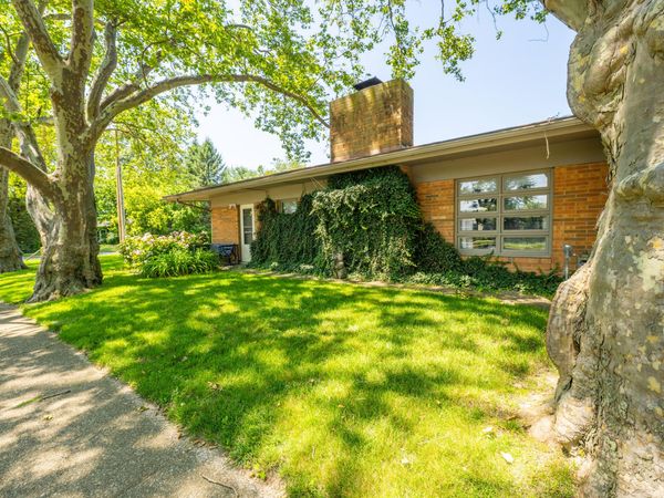 2221 Wilson Court, St. Joseph, MI 49085