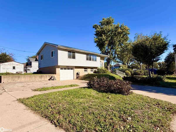 610 Walnut Street, Burlington, IA 52601