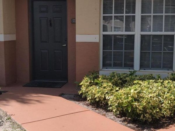 10330 S FOX TRAIL Road S, Unit 1211, Royal Palm Beach, FL 33411