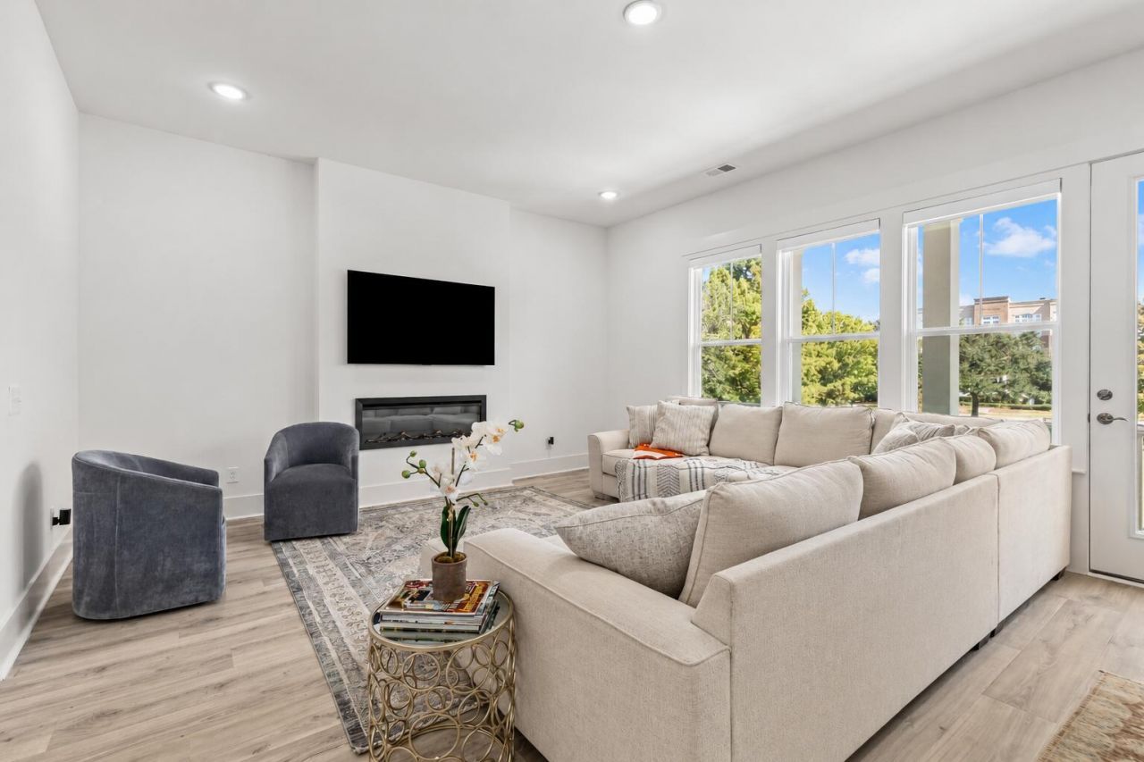 115 Etta Way Photo 5