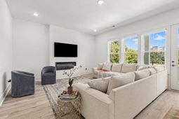 115 Etta Way photo 4