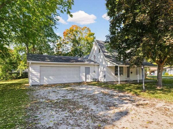 708 N Ohio Street , Tuscola, IL 61953