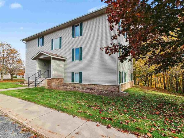 2035 Woods Lane, Unit 39, Petoskey, MI 49770